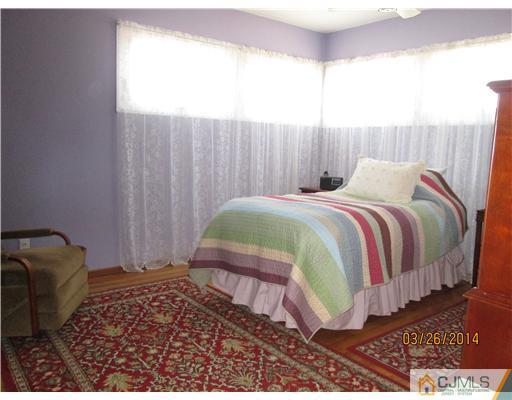 19 Montview Road Edison, NJ 08837 - Photo 4 of 15 a bedroom with a bed and a window