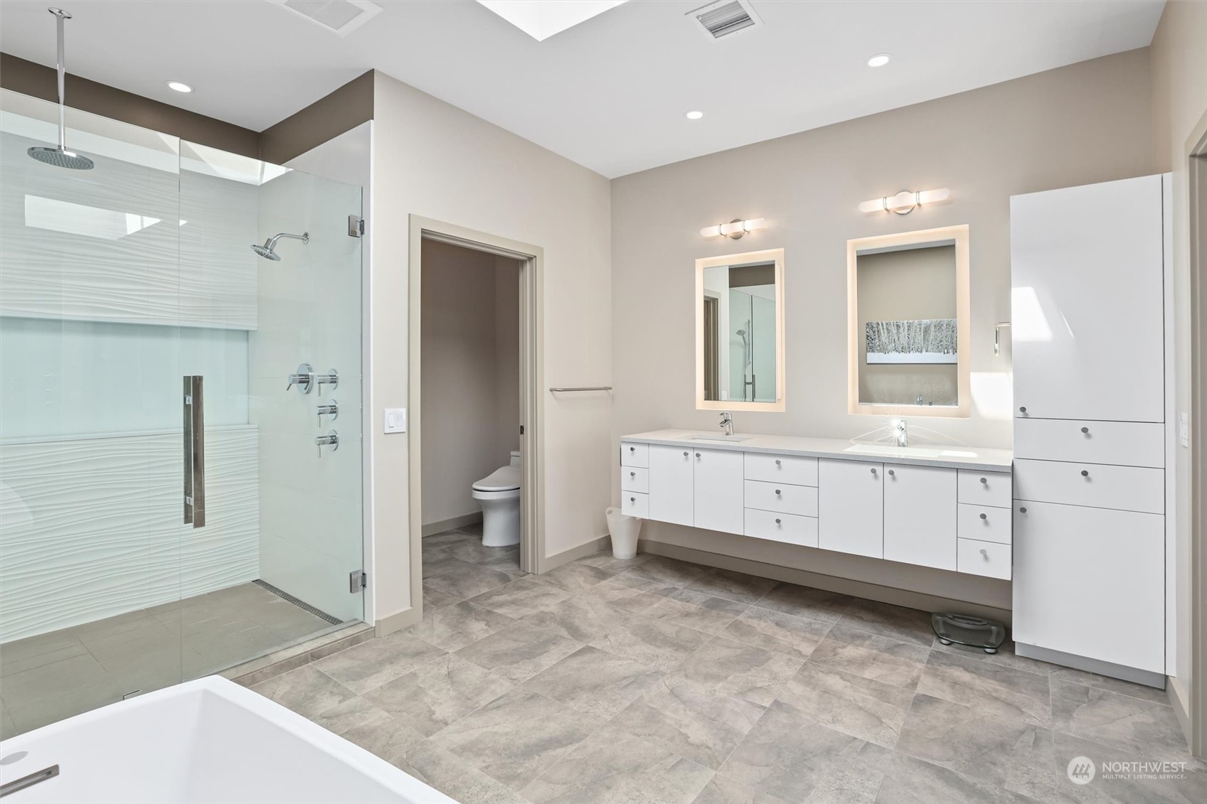 1661 Harbor Avenue Southwest, Unit 600 Seattle, WA 98126 - Photo 28 of 40 a view of walk in closet