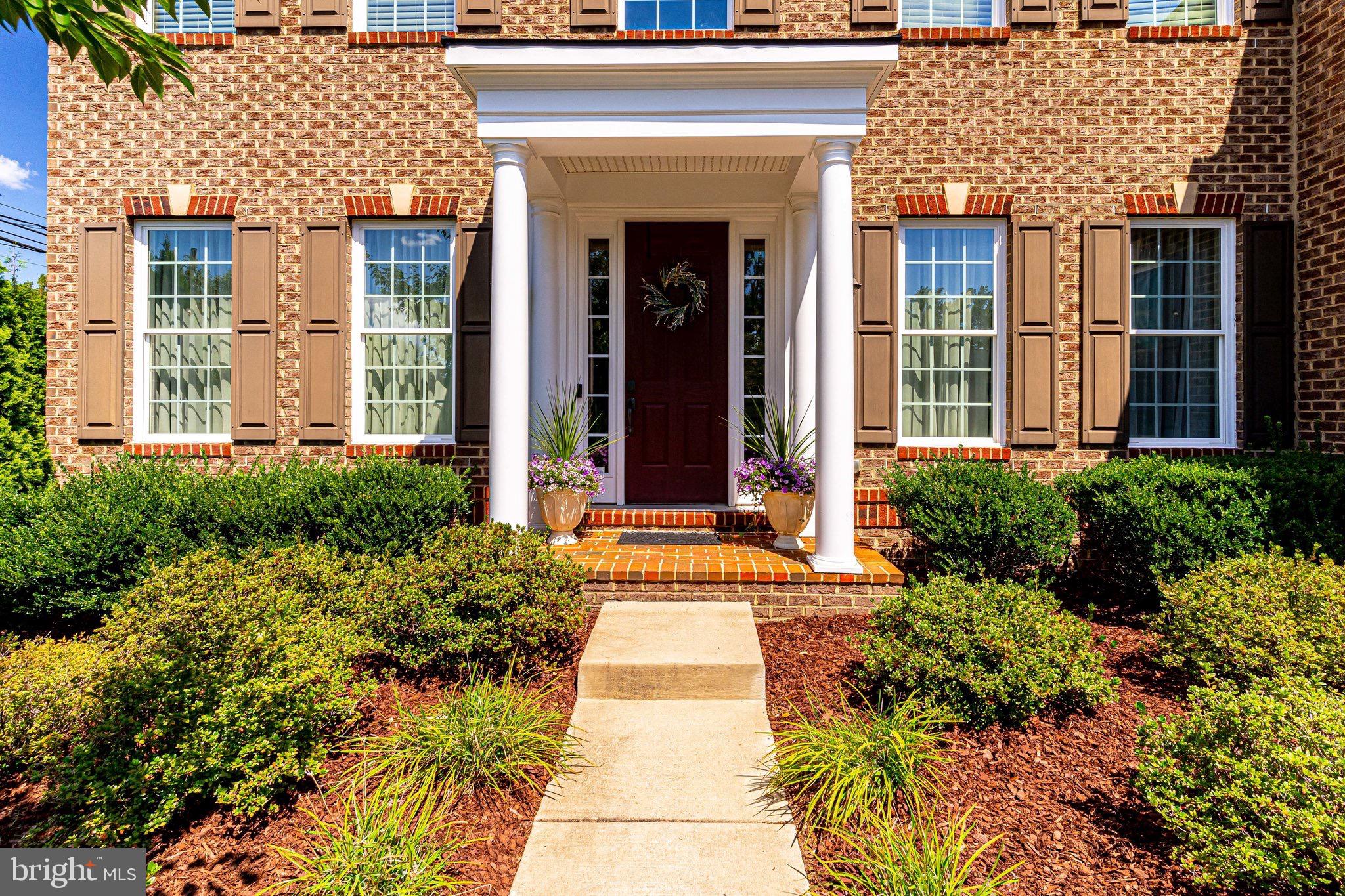 7561 Glen Pointe Court Springfield, VA 22153 - Photo 14 of 67 Come on in!