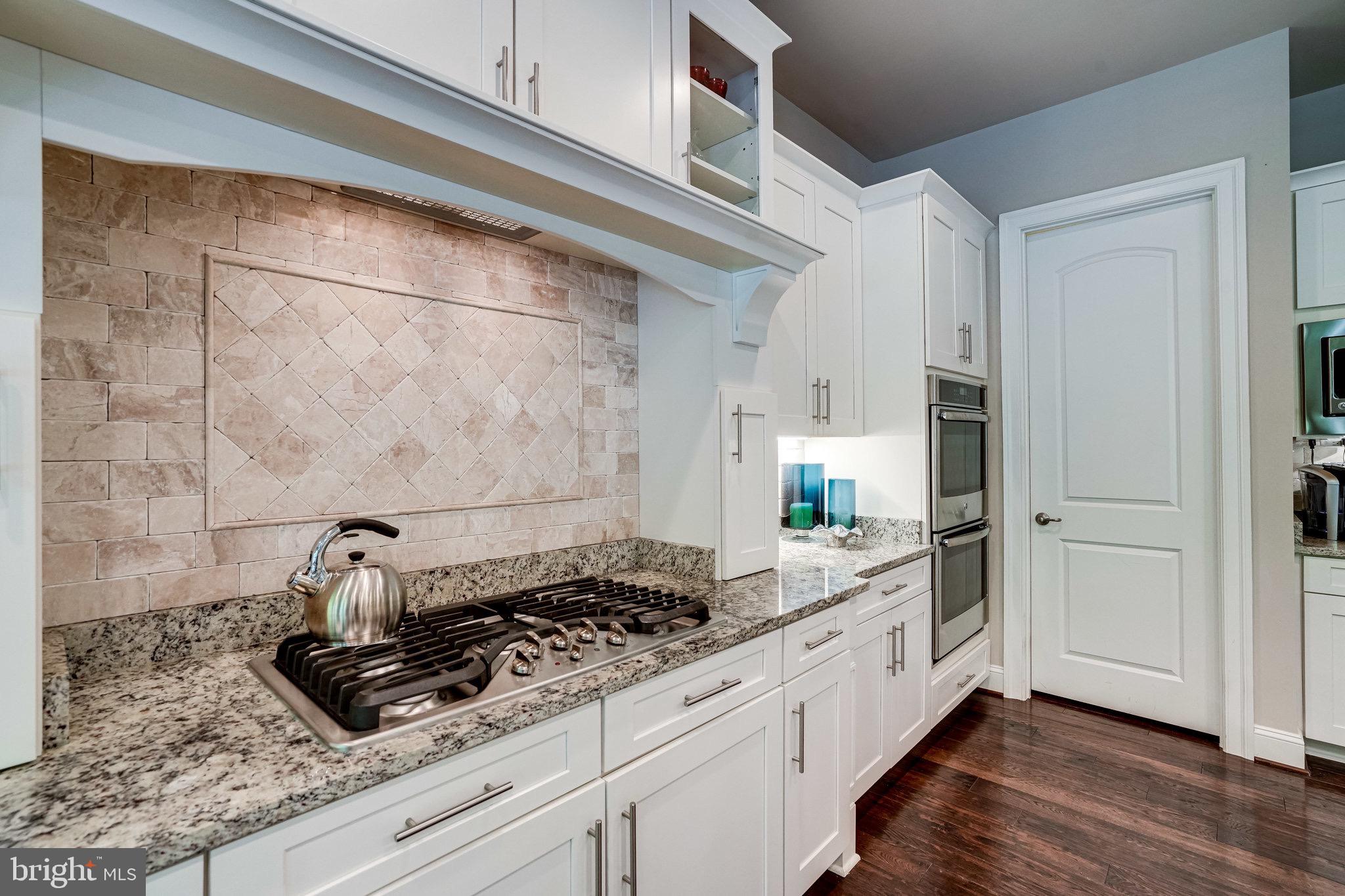 7561 Glen Pointe Court Springfield, VA 22153 - Photo 27 of 67 Chef's Delight - Gas Cooktop & Custom Cabinetry