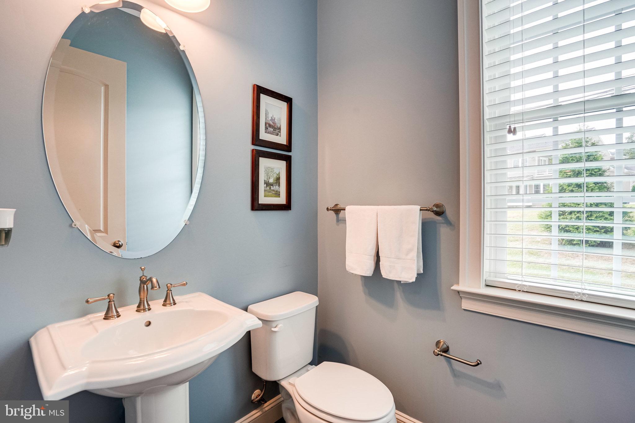 7561 Glen Pointe Court Springfield, VA 22153 - Photo 34 of 67 Main Level Powder Room