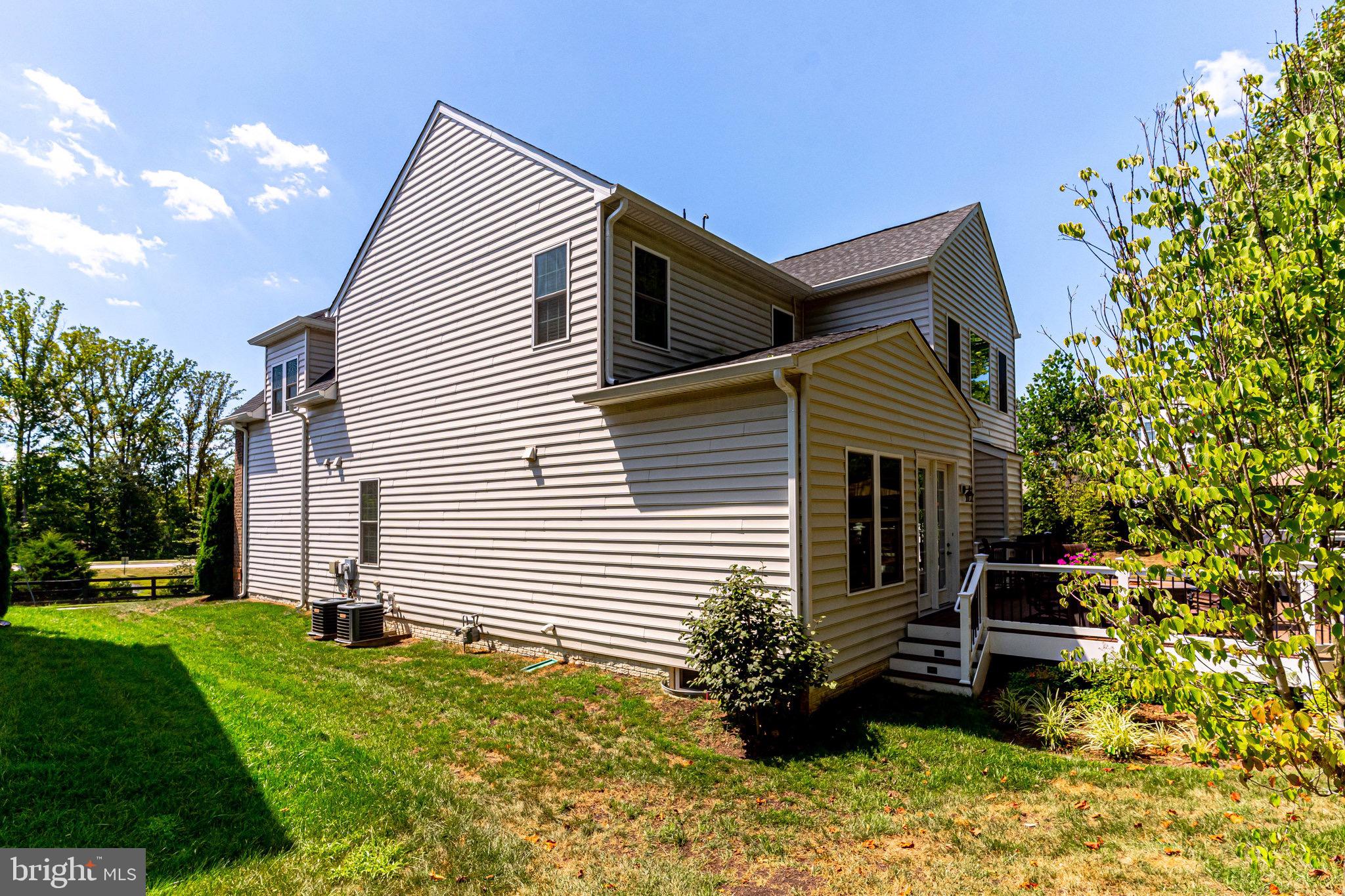 7561 Glen Pointe Court Springfield, VA 22153 - Photo 5 of 67 Corner Lot offers Privacy