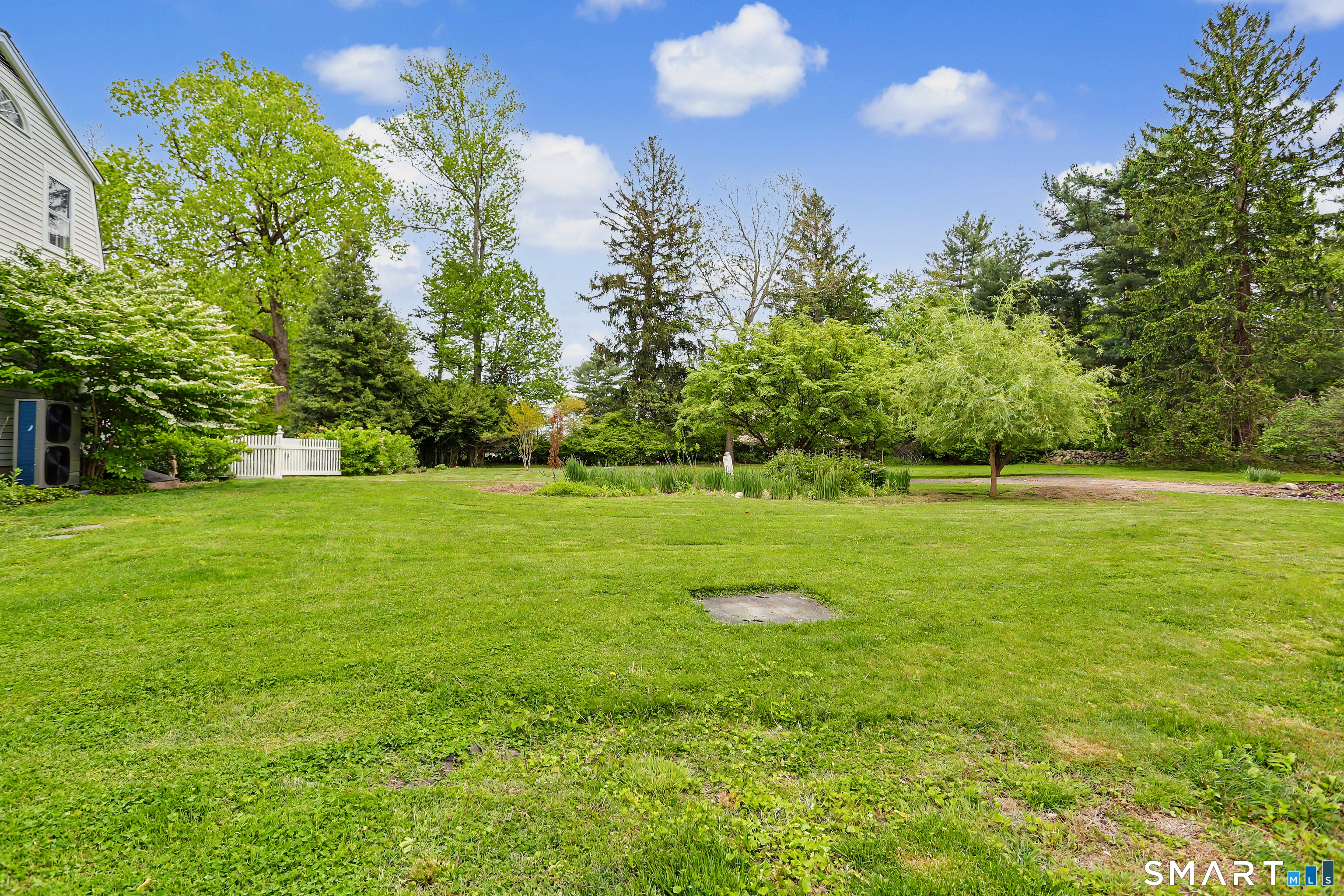 530 Roxbury Road Stamford, CT 06902 - Photo 38 of 40 Wonderful, level fenced outdoor space