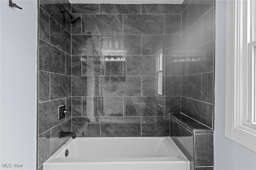 1193 Mayfield Ridge Road Cleveland, OH 44124 - Photo 23 of 35 Bathroom featuring shower / bath combination