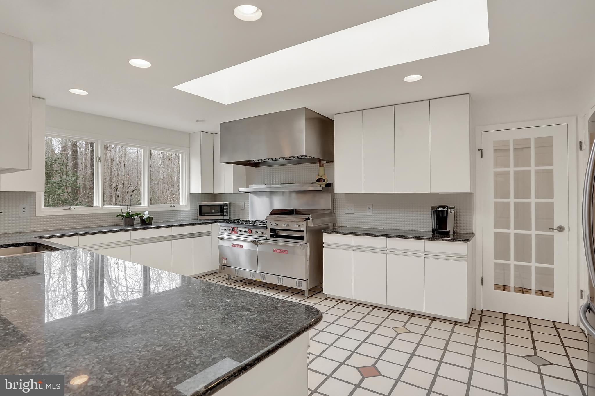 11836 Harley Road Lorton, VA 22079 - Photo 4 of 46 Gallery Image 4