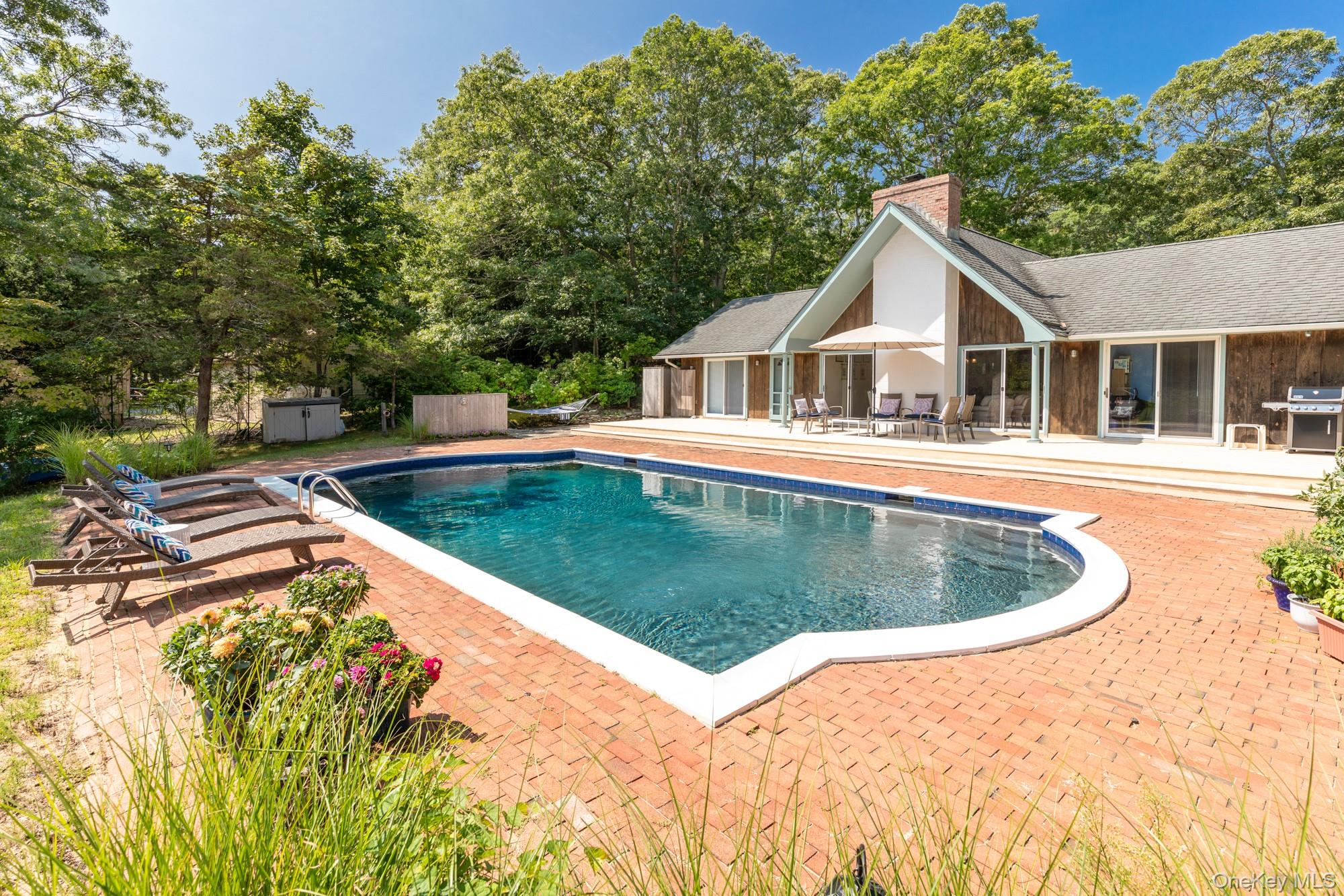 59 Isle Of Wight Road East Hampton, NY 11937 - Photo 2 of 26 Gallery Image 2