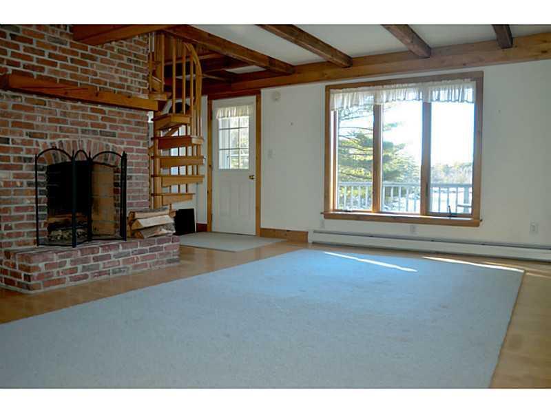 83 5 Islands Road Georgetown, ME 04548 - Photo 8 of 23 Living Room.