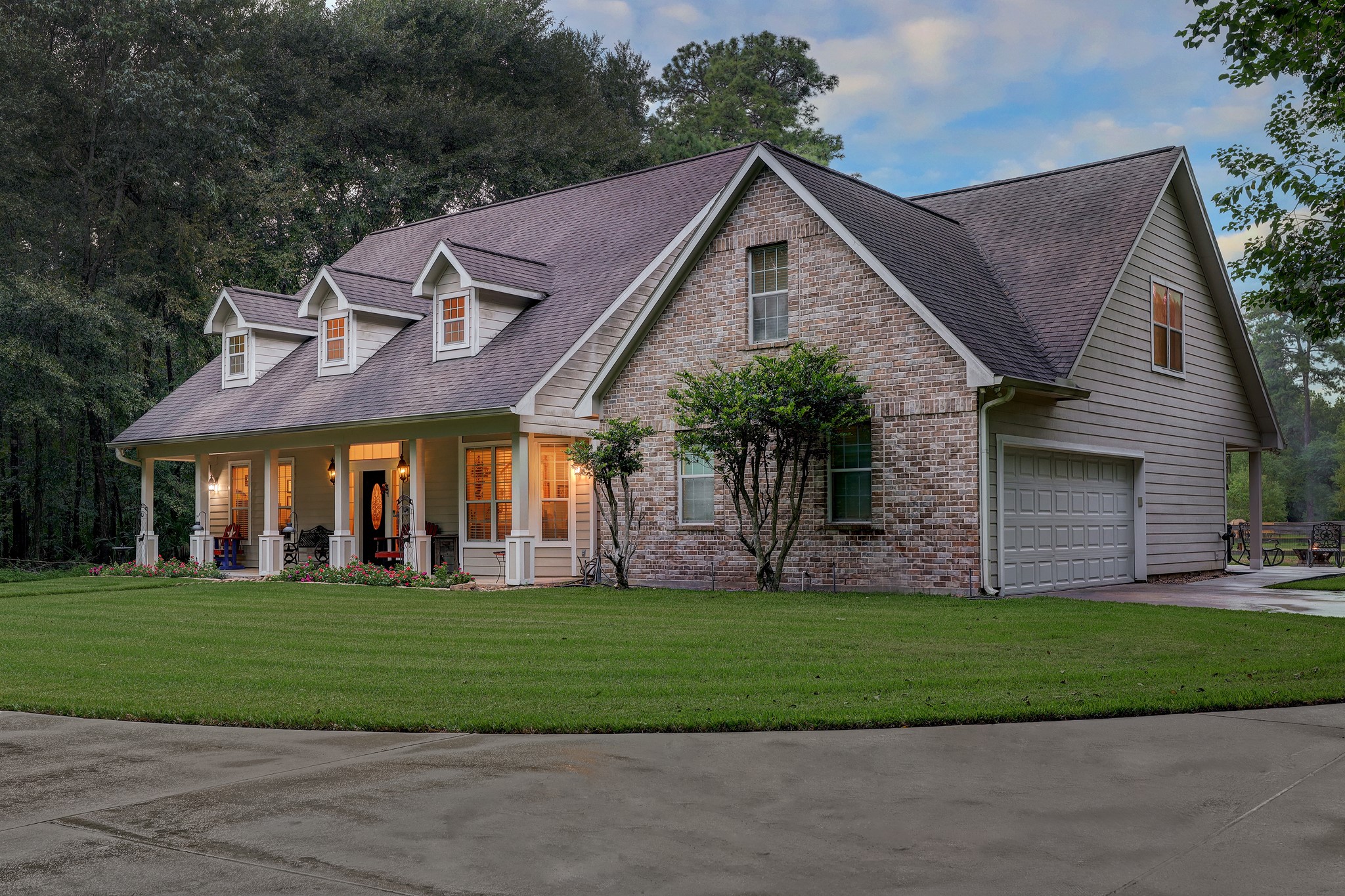 2949 Hargraves Road Huffman, TX 77336 - Photo 32 of 34 a front view of a house with a yard