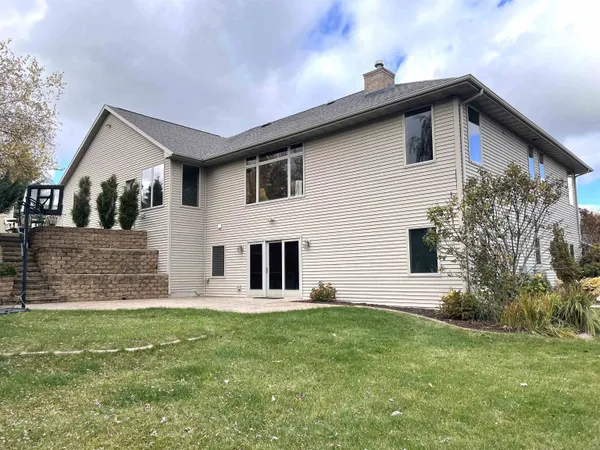 $499,900 | 413 Harvest Hill Drive, Denmark, WI 54208