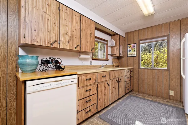 $475,000 | 240 East Orchard Beach Drive, Grapeview, WA 98546