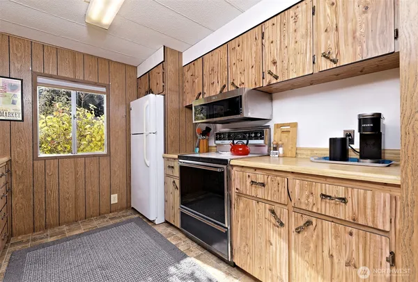 $475,000 | 240 East Orchard Beach Drive, Grapeview, WA 98546