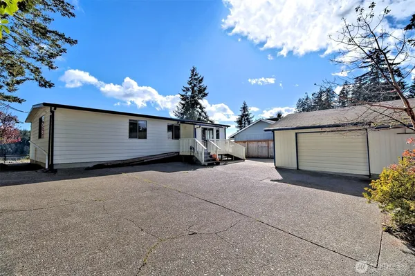 $475,000 | 240 East Orchard Beach Drive, Grapeview, WA 98546