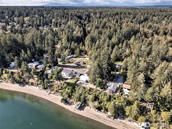 $475,000 | 240 East Orchard Beach Drive, Grapeview, WA 98546