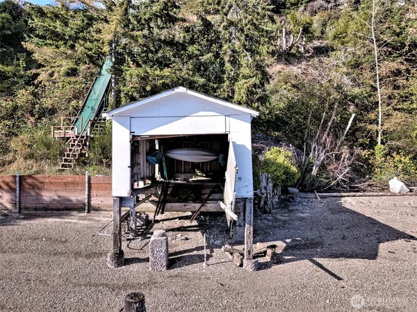 $475,000 | 240 East Orchard Beach Drive, Grapeview, WA 98546