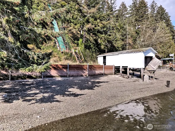 $475,000 | 240 East Orchard Beach Drive, Grapeview, WA 98546