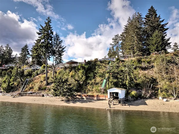 $475,000 | 240 East Orchard Beach Drive, Grapeview, WA 98546