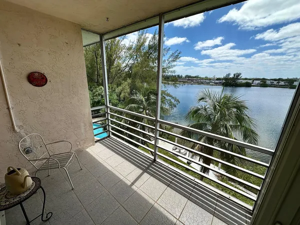 $185,000 | 4311 Crystal Lake Drive, Unit 407, Deerfield Beach, FL 33064