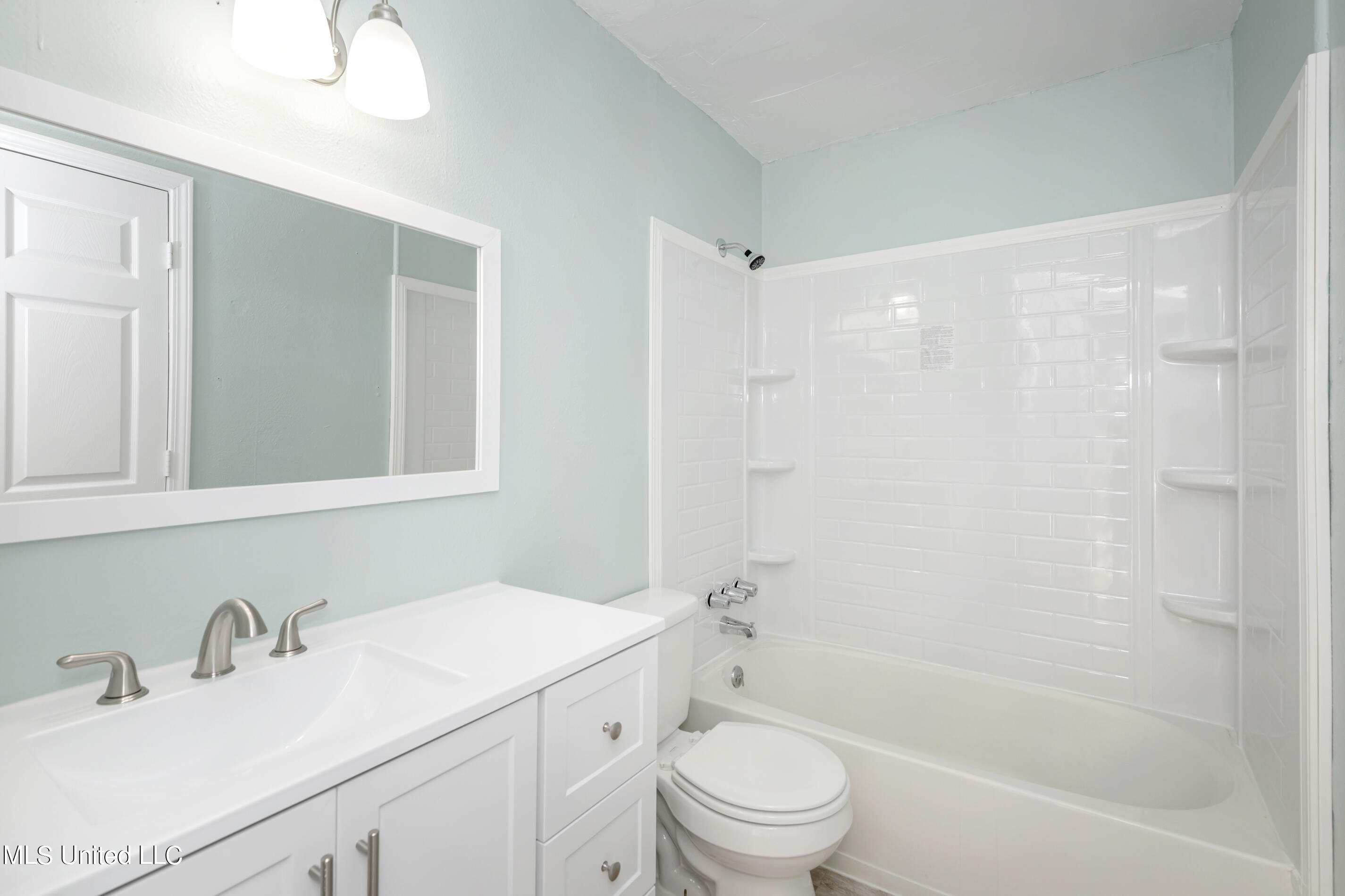 8429 Highway 613, Unit 5 Moss Point, MS 39562 - Photo 28 of 46 IMG_2295