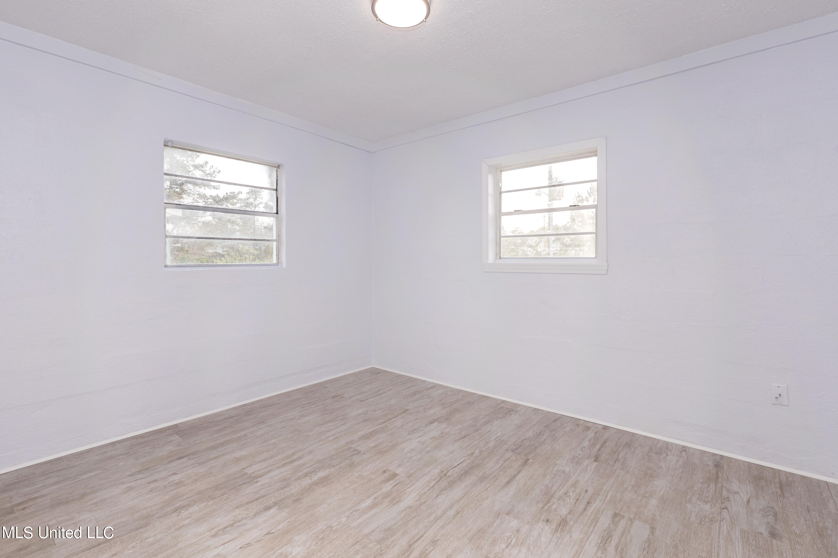 8429 Highway 613, Unit 5 Moss Point, MS 39562 - Photo 29 of 46 IMG_2296