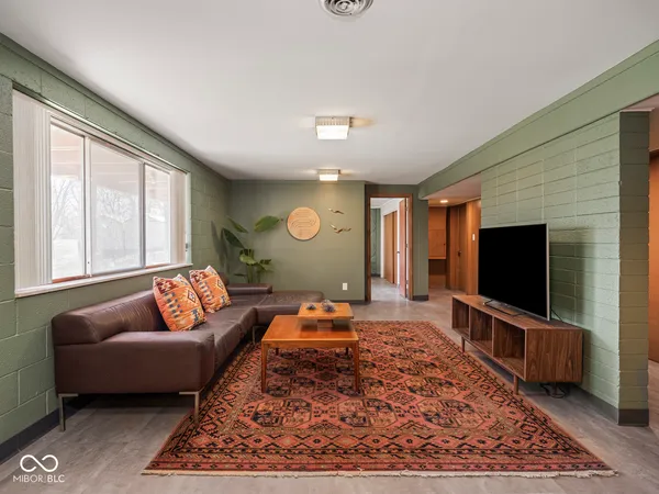 $639,900 | 5945 Andover Road, Indianapolis, IN 46220