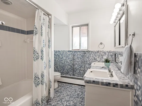 $639,900 | 5945 Andover Road, Indianapolis, IN 46220