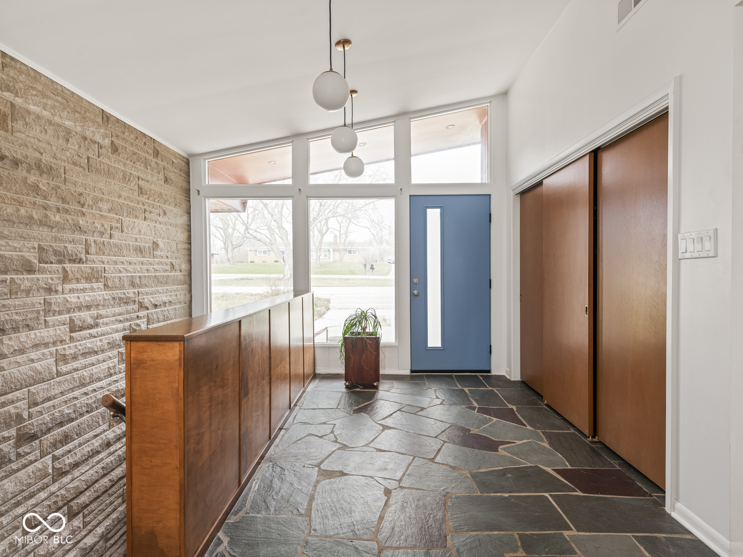 5945 Andover Road Indianapolis, IN 46220 - Photo 9 of 75