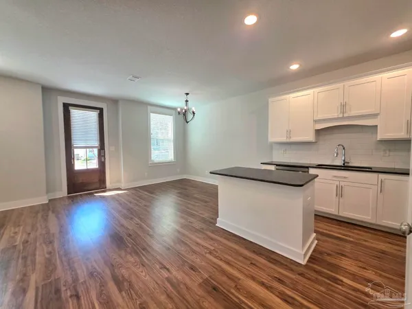 $2,500 | 248 North De Villiers Street, Pensacola, FL 32502