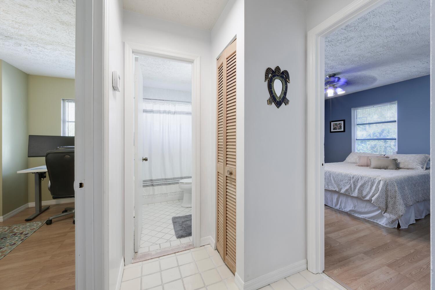 3745 Southeast Middle Street Stuart, FL 34997 - Photo 13 of 25 Guest bathroom area