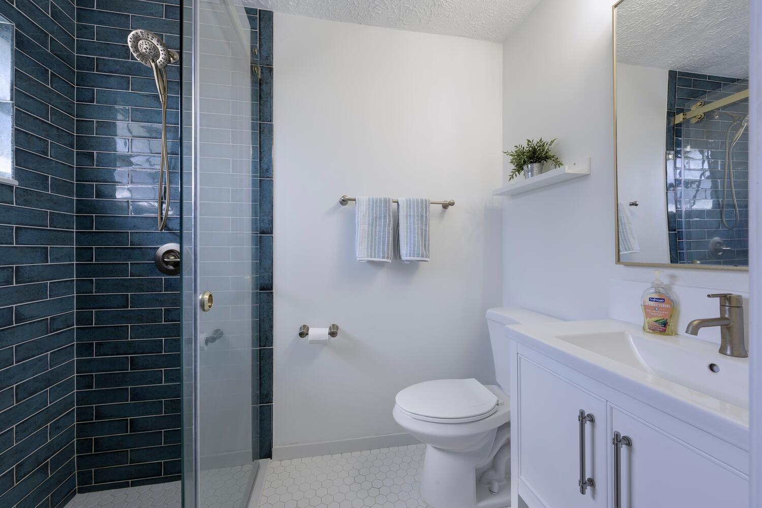 3745 Southeast Middle Street Stuart, FL 34997 - Photo 17 of 25 Primary bathroom