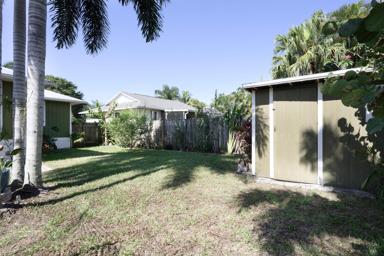3745 Southeast Middle Street Stuart, FL 34997 - Photo 23 of 25 Backyard