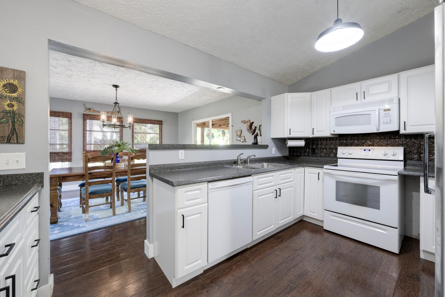 3745 Southeast Middle Street Stuart, FL 34997 - Photo 8 of 25 Kitchen