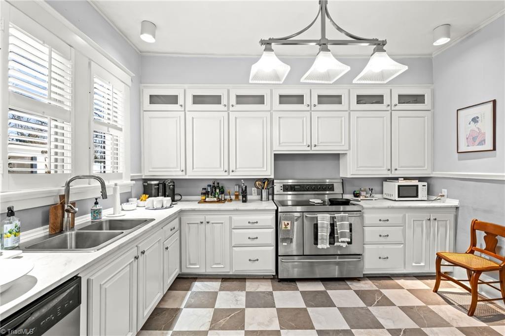 630 Colonial Drive High Point, NC 27262 - Photo 15 of 37