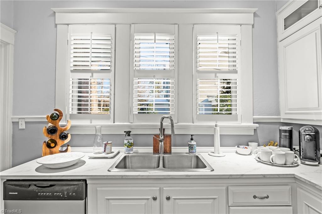 630 Colonial Drive High Point, NC 27262 - Photo 17 of 37