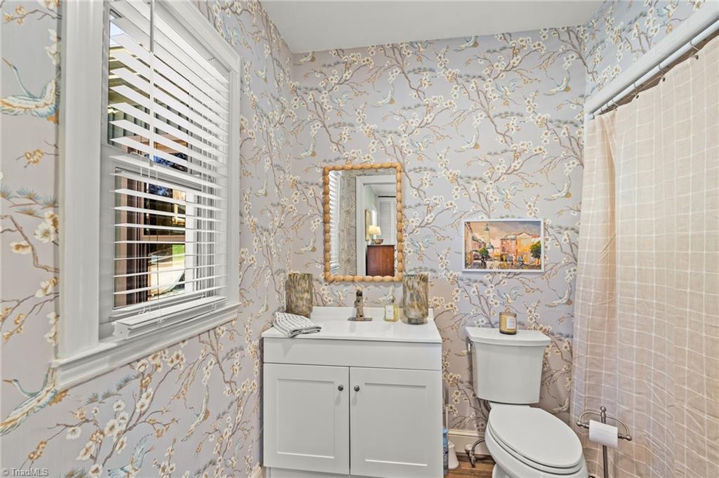 630 Colonial Drive High Point, NC 27262 - Photo 26 of 37