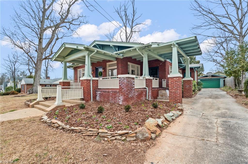 630 Colonial Drive High Point, NC 27262 - Photo 3 of 37