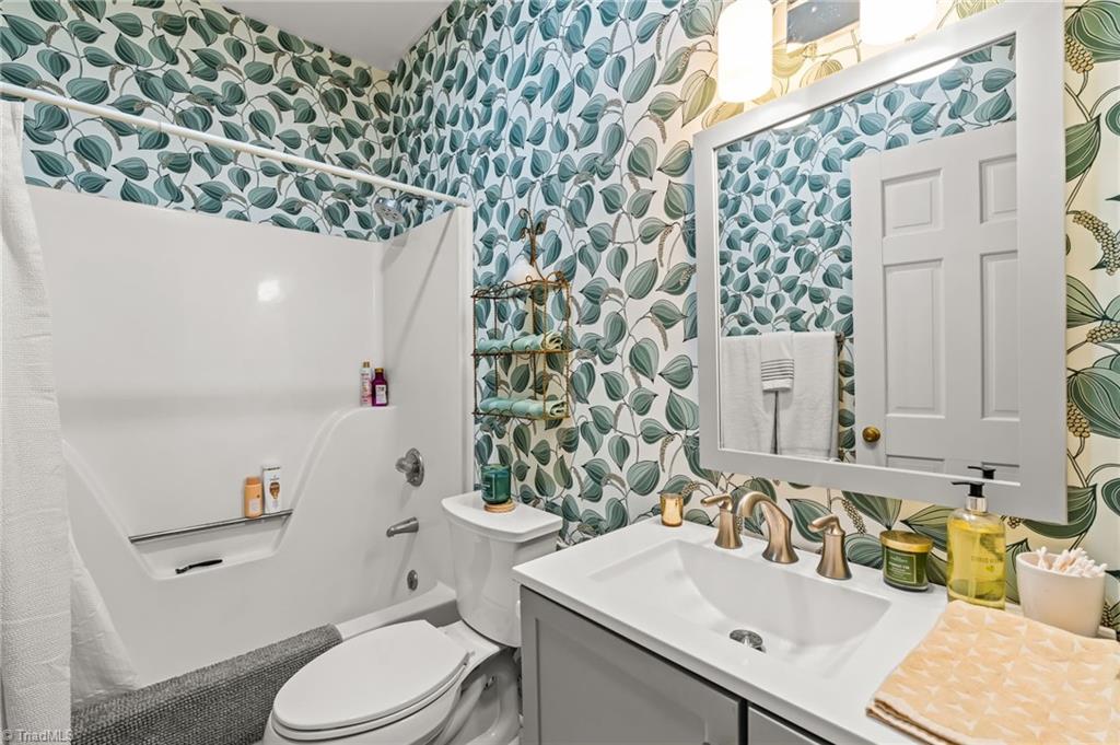 630 Colonial Drive High Point, NC 27262 - Photo 31 of 37