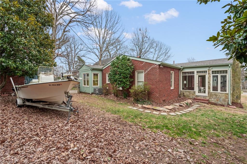 630 Colonial Drive High Point, NC 27262 - Photo 33 of 37