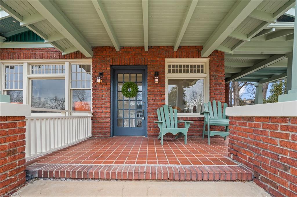 630 Colonial Drive High Point, NC 27262 - Photo 4 of 37