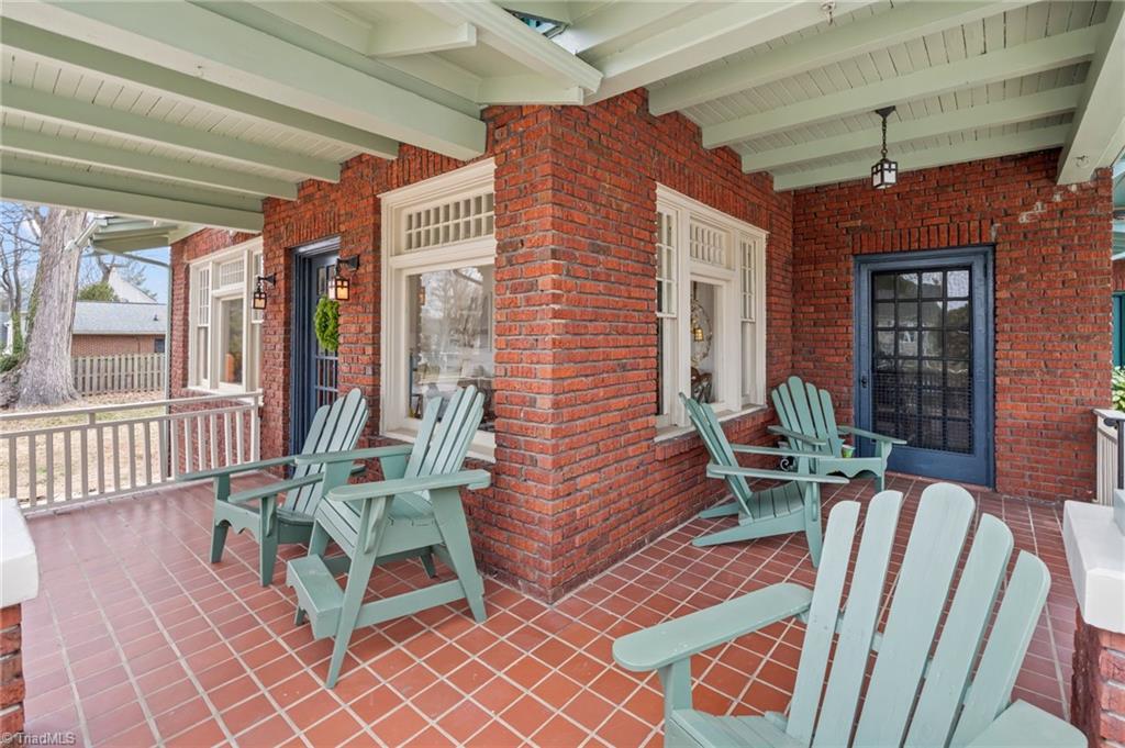 630 Colonial Drive High Point, NC 27262 - Photo 5 of 37