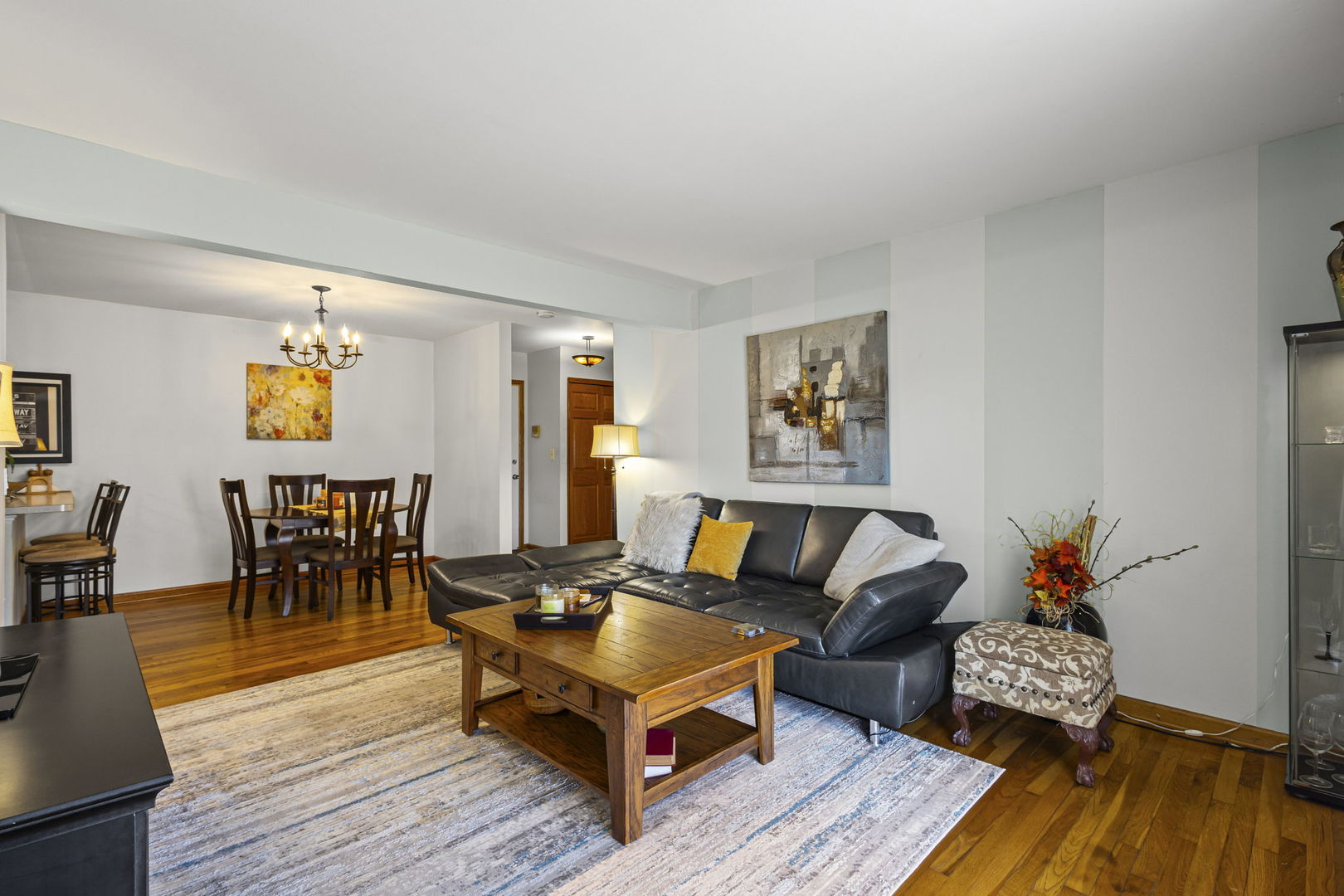 9561 Dee Road, Unit 1D Des Plaines, IL 60016 - Photo 7 of 15 a living room with furniture and wooden floor