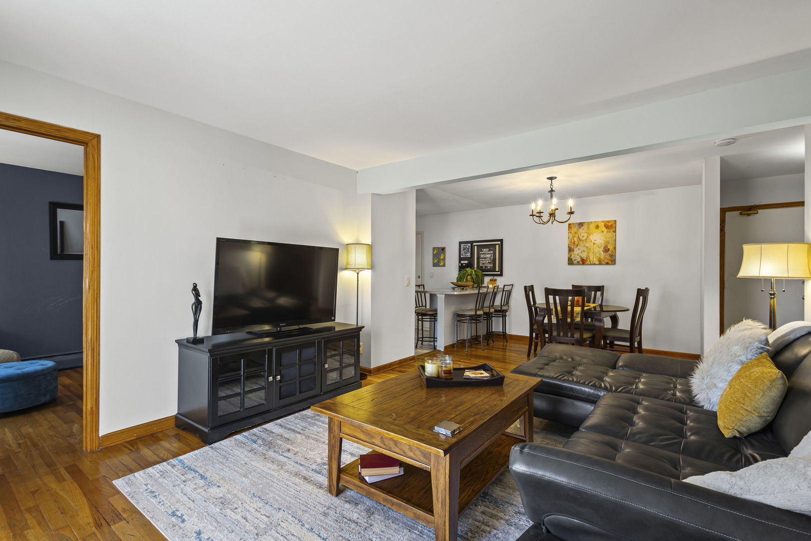 9561 Dee Road, Unit 1D Des Plaines, IL 60016 - Photo 8 of 15 a living room with furniture and a flat screen tv