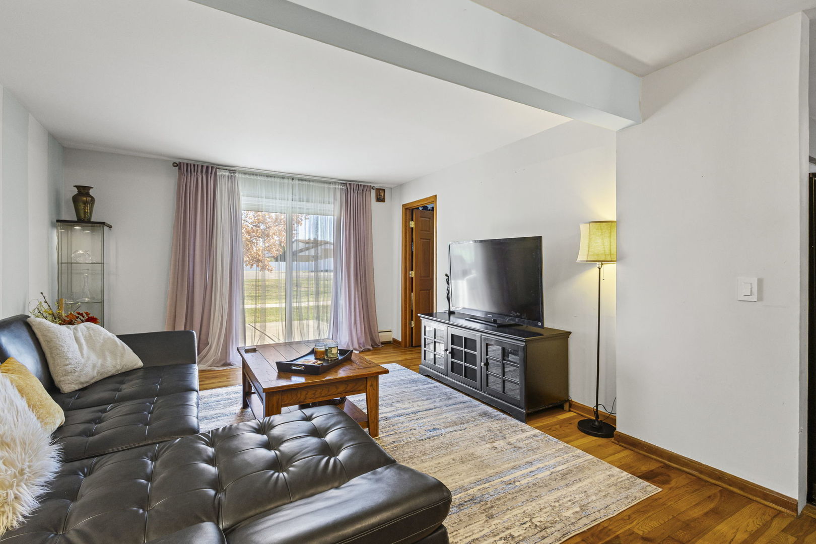 9561 Dee Road, Unit 1D Des Plaines, IL 60016 - Photo 9 of 15 a living room with furniture and a flat screen tv