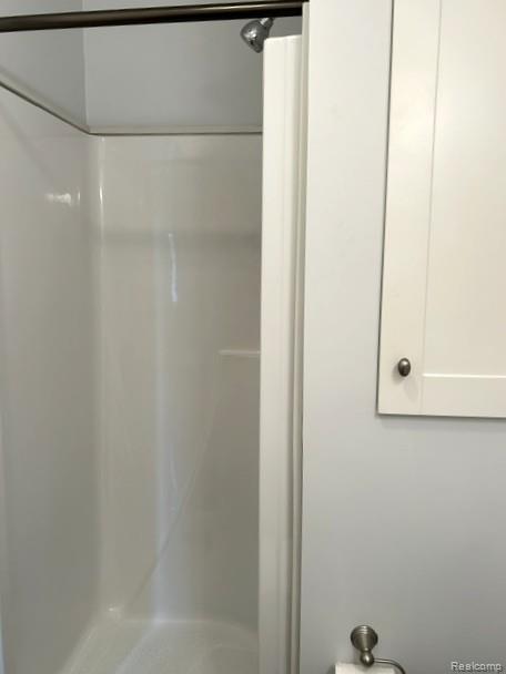 8475 Bridge Lake Road Clarkston, MI 48348 - Photo 17 of 31 Walk-in shower