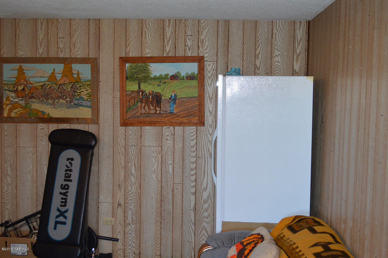 931 Barker Road Granger, WA 98932 - Photo 14 of 22 a view of cupboard