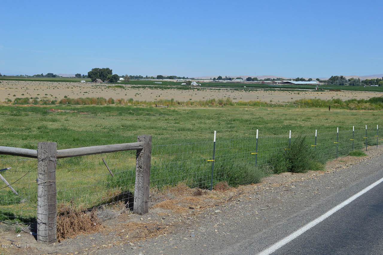 931 Barker Road Granger, WA 98932 - Photo 22 of 22 a view of a lake with a city view