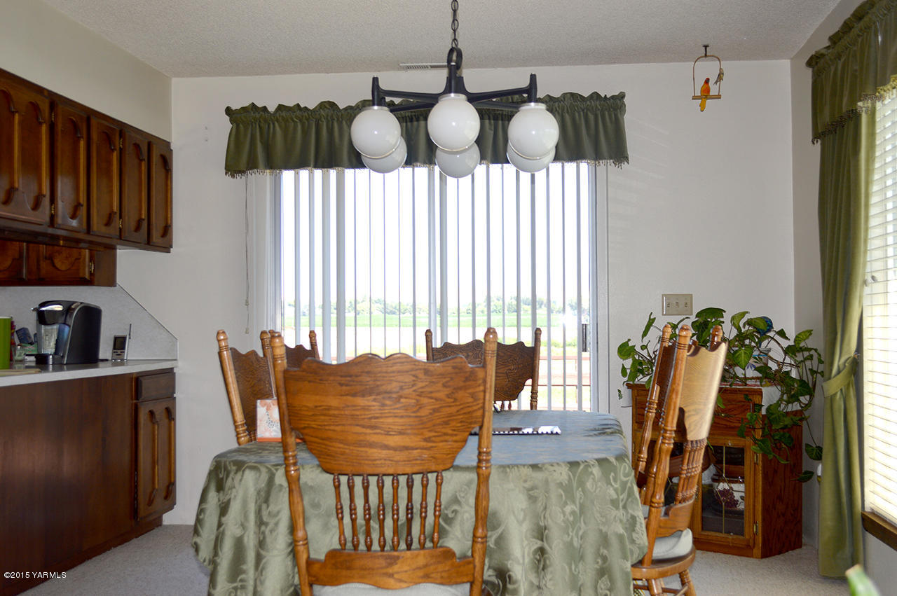 931 Barker Road Granger, WA 98932 - Photo 6 of 22 a living room with furniture a chandelier and a window