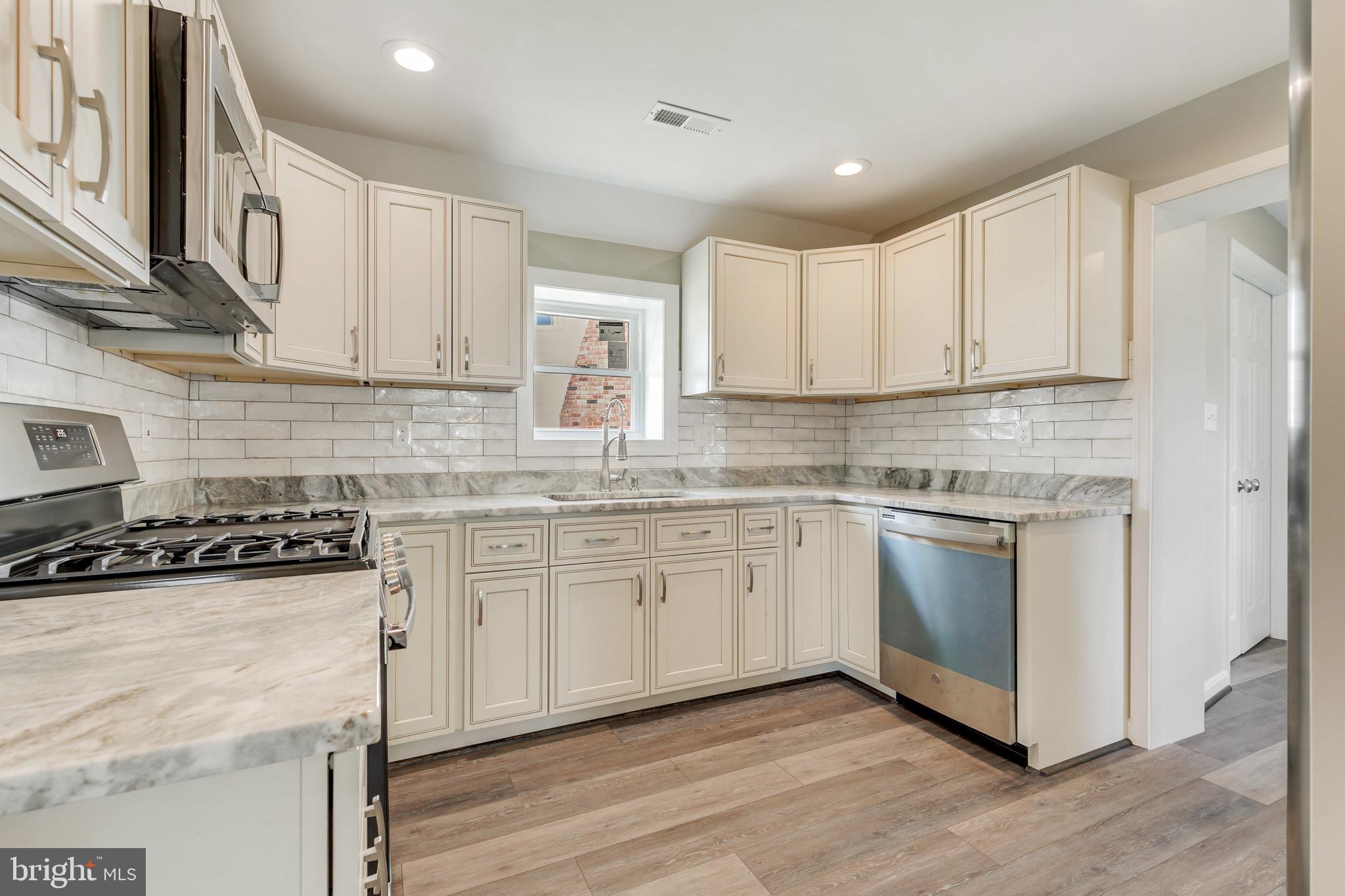 3148 Baybriar Road Baltimore, MD 21222 - Photo 11 of 39