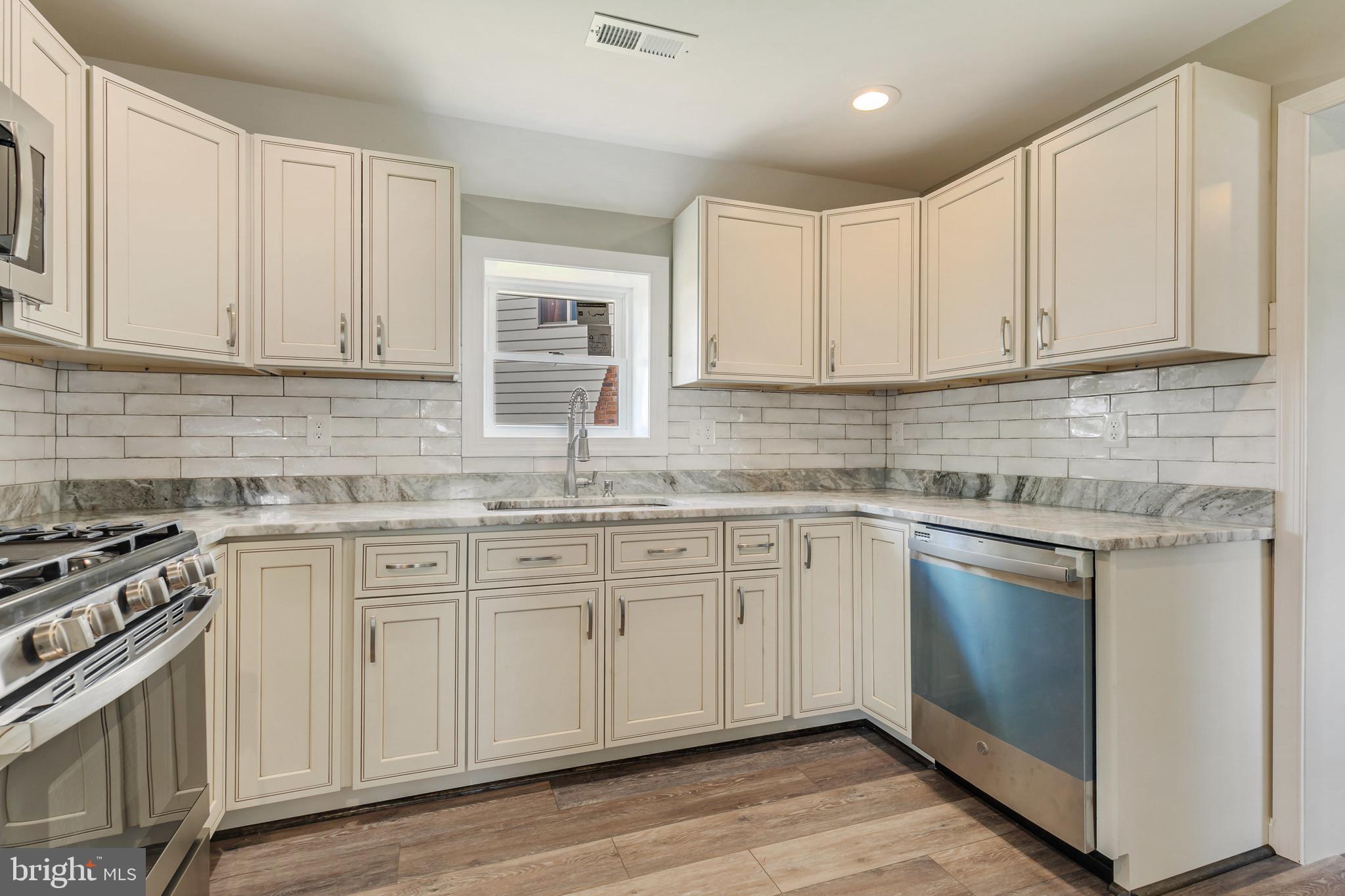 3148 Baybriar Road Baltimore, MD 21222 - Photo 12 of 39