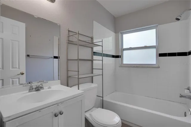 a view of a livingroom with a ceiling fan
