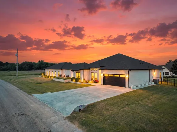 $550,000 | 22277 Greenbriar Drive, Whitney, TX 76692